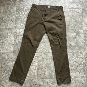 SHIPS FREE! Gap Olive Green Chinos Pants Size 32x30 Slim